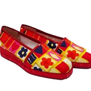 Stuart Weitzman Vintage Red Colorblock Heart
Flower Espadrille 8.5